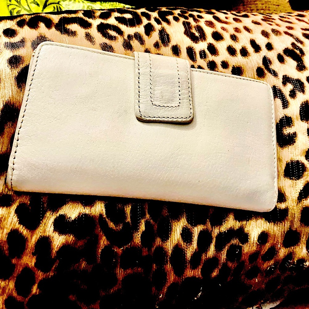 New Vintage, Fossil Wallet in Ivory/Bone/Nude Genuine Leather. Perfect Condition
